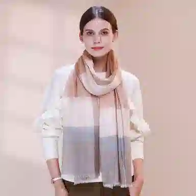 一米画纱 轻盈柔软舒适优雅时尚水溶色织格空调披肩户外保暖 绵羊毛 绒线围巾 女款