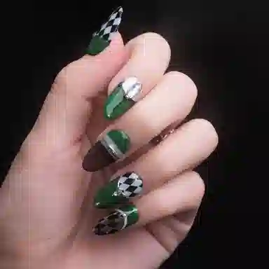 QUEENYARD Poker Face