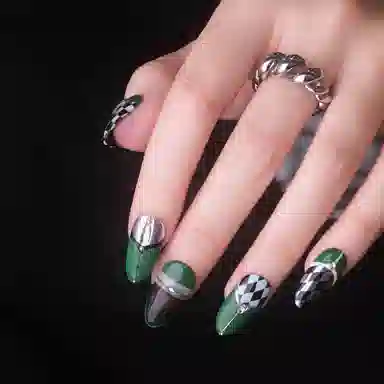 QUEENYARD Poker Face