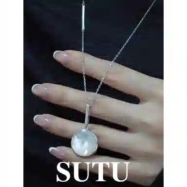 925