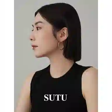 925
