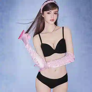 MISS CURIOSITY x Barbie