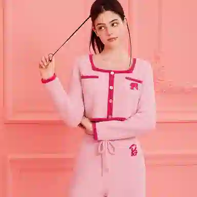 MISS CURIOSITY x Barbie