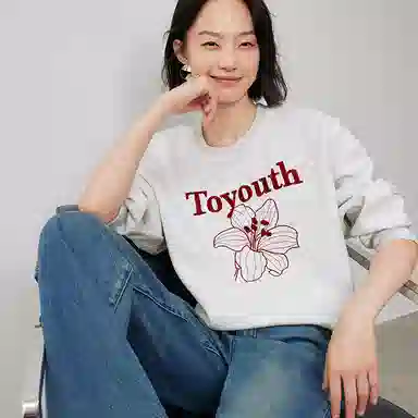 初语 慵懒风刺绣百合花套头圆领无帽卫衣 女款