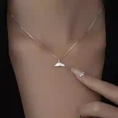 925