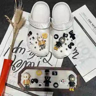 Crocs ins