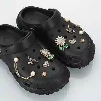 Crocs ins