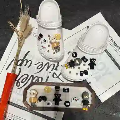 Crocs ins
