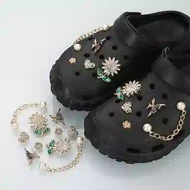 Crocs ins