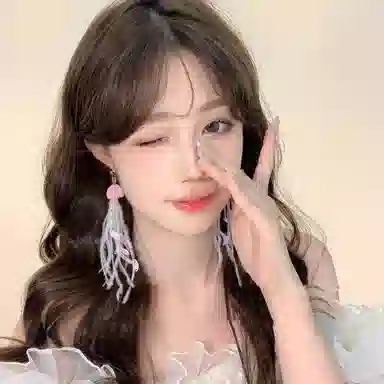【心动于此~超仙羽毛】 攸委 彩色水母耳钉亮片流苏 甜美可爱少女心 毛绒长款耳环气质 串珠 度假风小众设计感时尚百搭精致耳饰 女款