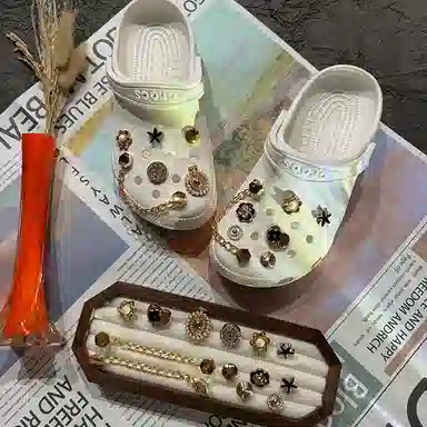 crocs