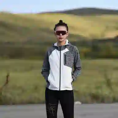 必迈 撞色连帽保暖轻便跑步魔方抓绒夹克 女款 白花灰
