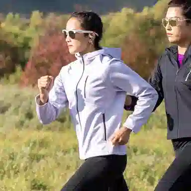 必迈 撞色连帽保暖轻便跑步魔方抓绒夹克 女款 烟紫色