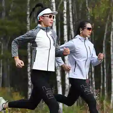 必迈 撞色连帽保暖轻便跑步魔方抓绒夹克 女款 白花灰