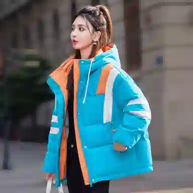 鸭鸭 撞色厚款保暖宽松短款连帽羽绒服 女款 月影白色