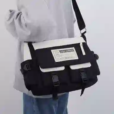 Warrior Retro Messenger Bag Black/White