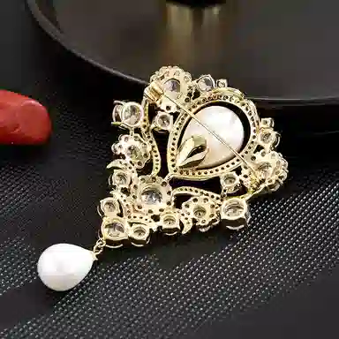 指尖瑰宝 欧式气质轻奢风胸花镶钻精致高档别针外套配饰 铜 胸针 女款