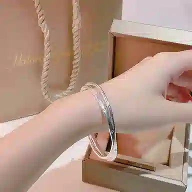 指尖瑰宝 素圈叠戴光面 环环相扣 双环四叶草 铜 手镯 女款 礼盒