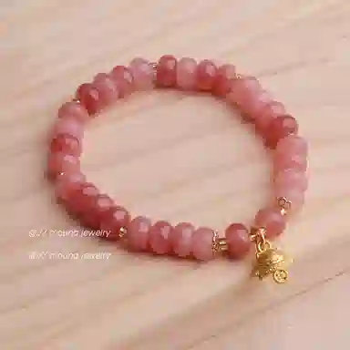 【怦然心动】 指尖瑰宝 好柿发生福气满满招桃花旺人缘招财纳福福禄相伴平安守护八方来财#好运天然 草莓晶 水晶手串 男女同款情侣款