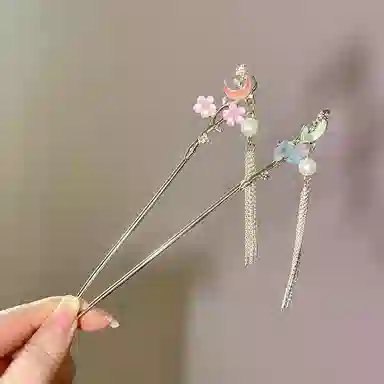 【双生蝶】 指尖瑰宝 古风双色月牙花朵新中式简约大气小众设计立体镂空璀璨多彩双花灵动步摇流苏发饰 合金/滴油 发簪 女款