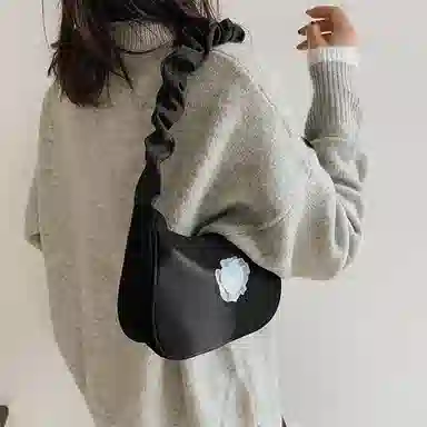 爱心设计感腋下包月亮包褶皱可爱抽绳手提包 帆布 单肩包 常规 女款 白色/黑色