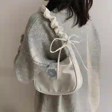 爱心设计感腋下包月亮包褶皱可爱抽绳手提包 帆布 单肩包 常规 女款 白色/黑色