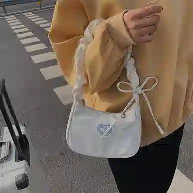 爱心设计感腋下包月亮包褶皱可爱抽绳手提包 帆布 单肩包 常规 女款 白色/黑色