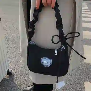 爱心设计感腋下包月亮包褶皱可爱抽绳手提包 帆布 单肩包 常规 女款 白色/黑色