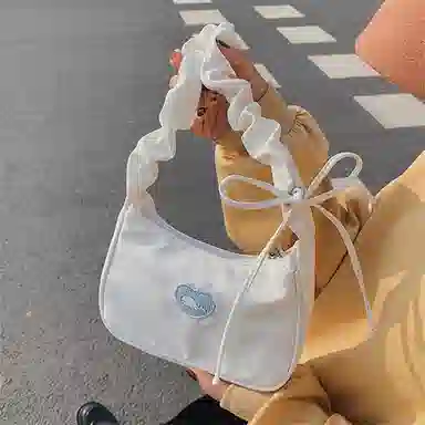 爱心设计感腋下包月亮包褶皱可爱抽绳手提包 帆布 单肩包 常规 女款 白色/黑色