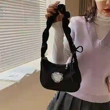 爱心设计感腋下包月亮包褶皱可爱抽绳手提包 帆布 单肩包 常规 女款 白色/黑色