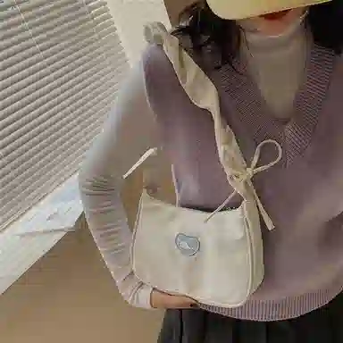 爱心设计感腋下包月亮包褶皱可爱抽绳手提包 帆布 单肩包 常规 女款 白色/黑色