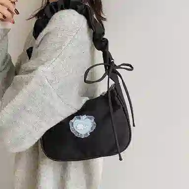 爱心设计感腋下包月亮包褶皱可爱抽绳手提包 帆布 单肩包 常规 女款 白色/黑色