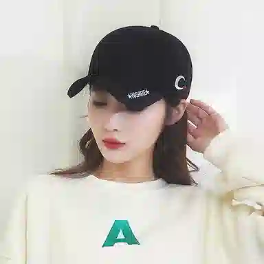 春夏季韩版刺绣月牙遮阳透气显脸小青年学生防晒百搭帽 优质纯棉帽 时尚鸭舌帽 男女同款情侣款