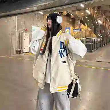 美式复古高街植绒刺绣字母撞色拼接外套 嘻哈街头痞帅 宽松落肩垂感 休闲舒适百搭棒球服 男女同款