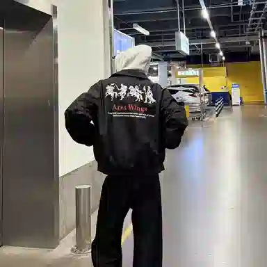 AMBER LIGHT bombervibe