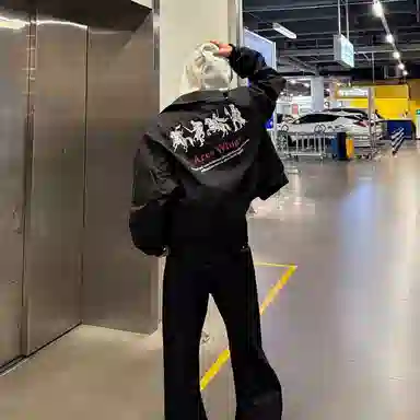 AMBER LIGHT bombervibe