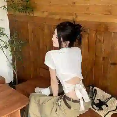 SOIEPLUS Bow Tie Tee