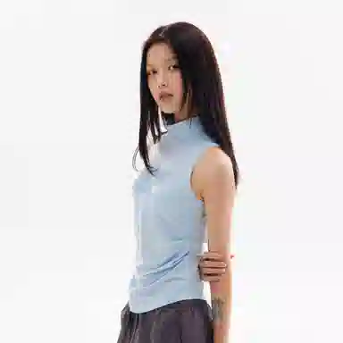 Crying Center Turtleneck Vest