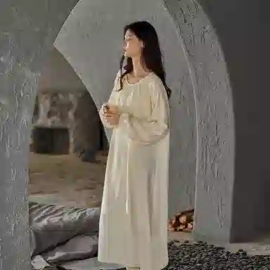 热妒 柔软宽松纯色圆领长袖睡裙 女款 杏色