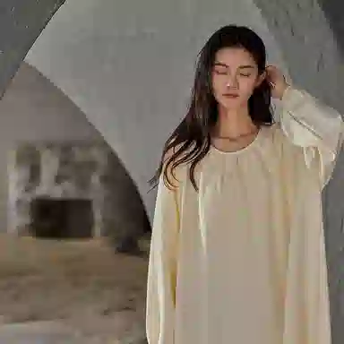 热妒 柔软宽松纯色圆领长袖睡裙 女款 杏色