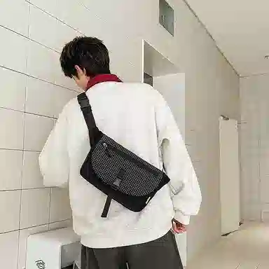 小众设计日常休闲通勤质感胸包运动出行旅行邮差包骑行包小方包 尼龙 斜挎包 男女同款情侣款 多色