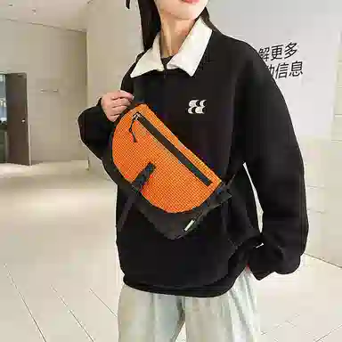 小众设计日常休闲通勤质感胸包运动出行旅行邮差包骑行包小方包 尼龙 斜挎包 男女同款情侣款 多色