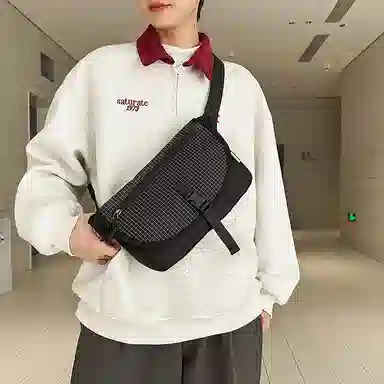 小众设计日常休闲通勤质感胸包运动出行旅行邮差包骑行包小方包 尼龙 斜挎包 男女同款情侣款 多色