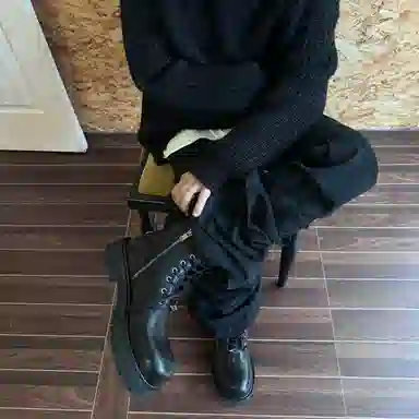 Terra Incognita Martin Boots Black