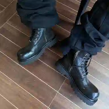 Terra Incognita Martin Boots Black