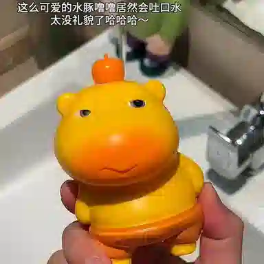 纯兔鼠 水豚噜噜 萌趣按压式捏捏小水枪 戏水打水仗手持 玩具