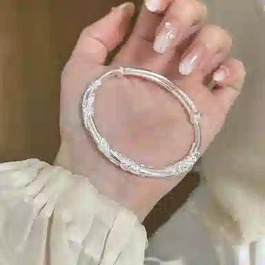 【999足银纯银丨可免费定制刻字丨赠告白贺卡】 福韵金 六桂福珠宝 繁花似锦花枝玉叶新中式轻奢小众简约素圈浮雕推拉镯子 首饰 手镯 女款