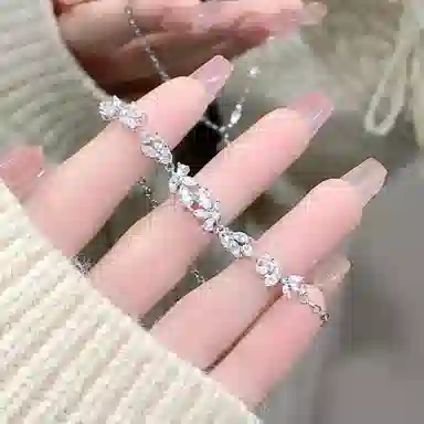 【 999纯银丨满钻爆闪 福韵金 】六桂福珠宝 紫藤花微笑宝石花朵轻奢浪漫小众设计在逃公主高级甜美温柔气质百搭百搭好运 足银 手链 女款