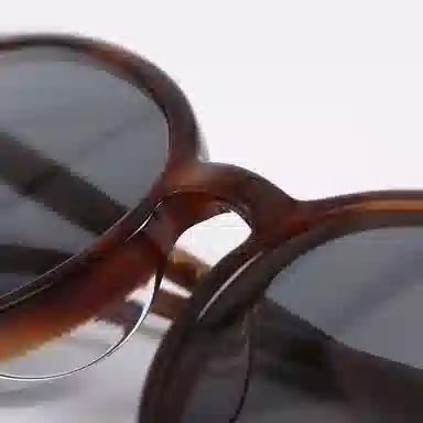 青雉作 日式扁梨形日杂风 微猫眼小众复古墨镜 轻量化细框偏光防眩光防紫外线 板材镜架 椭圆形 太阳眼镜 男女同款情侣款 玳瑁色 豆蔻色