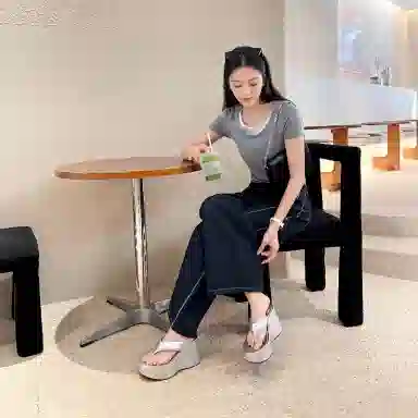 大薇家 经典设计潮流时尚 舒适百搭 橡胶底人字拖鞋 女